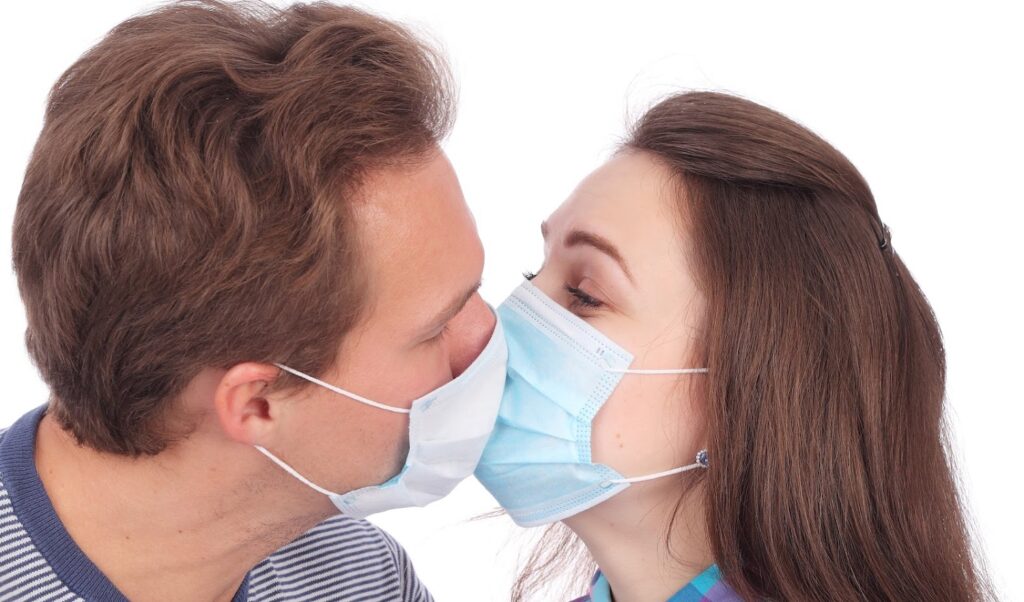 Mask to Mask kiss