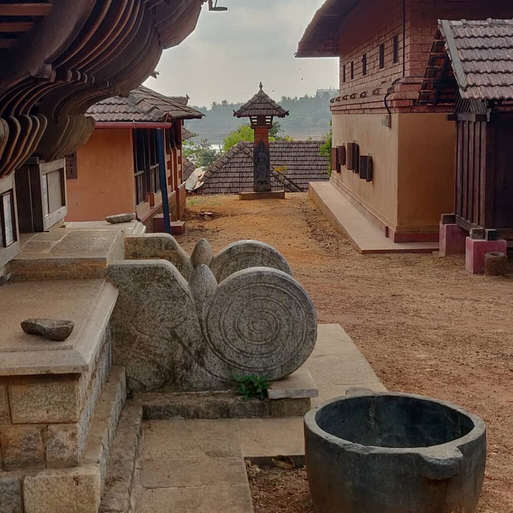 Harihara temple outside_Hasta Shilpa