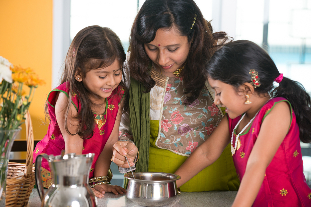 UNIMO – Universe of Moms
