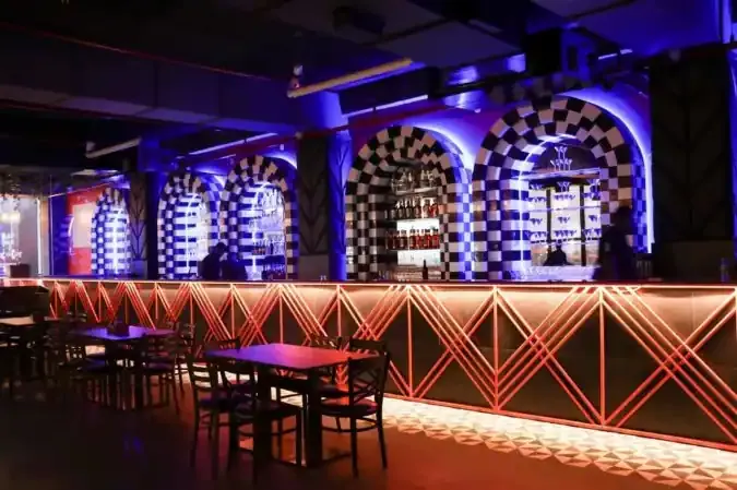 3 Idiots – The Friendly Bar 
